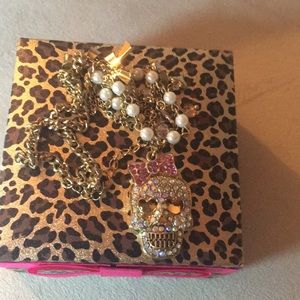 Betsey Johnson skull necklace. Worn once 👓